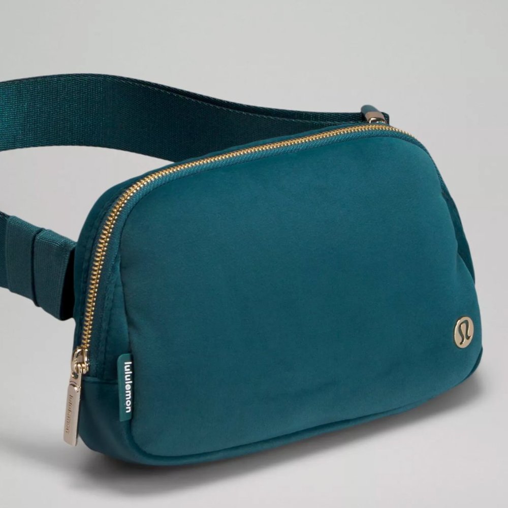 Lululemon Everywhere Belt VELOUR Green Juniper/GOLD